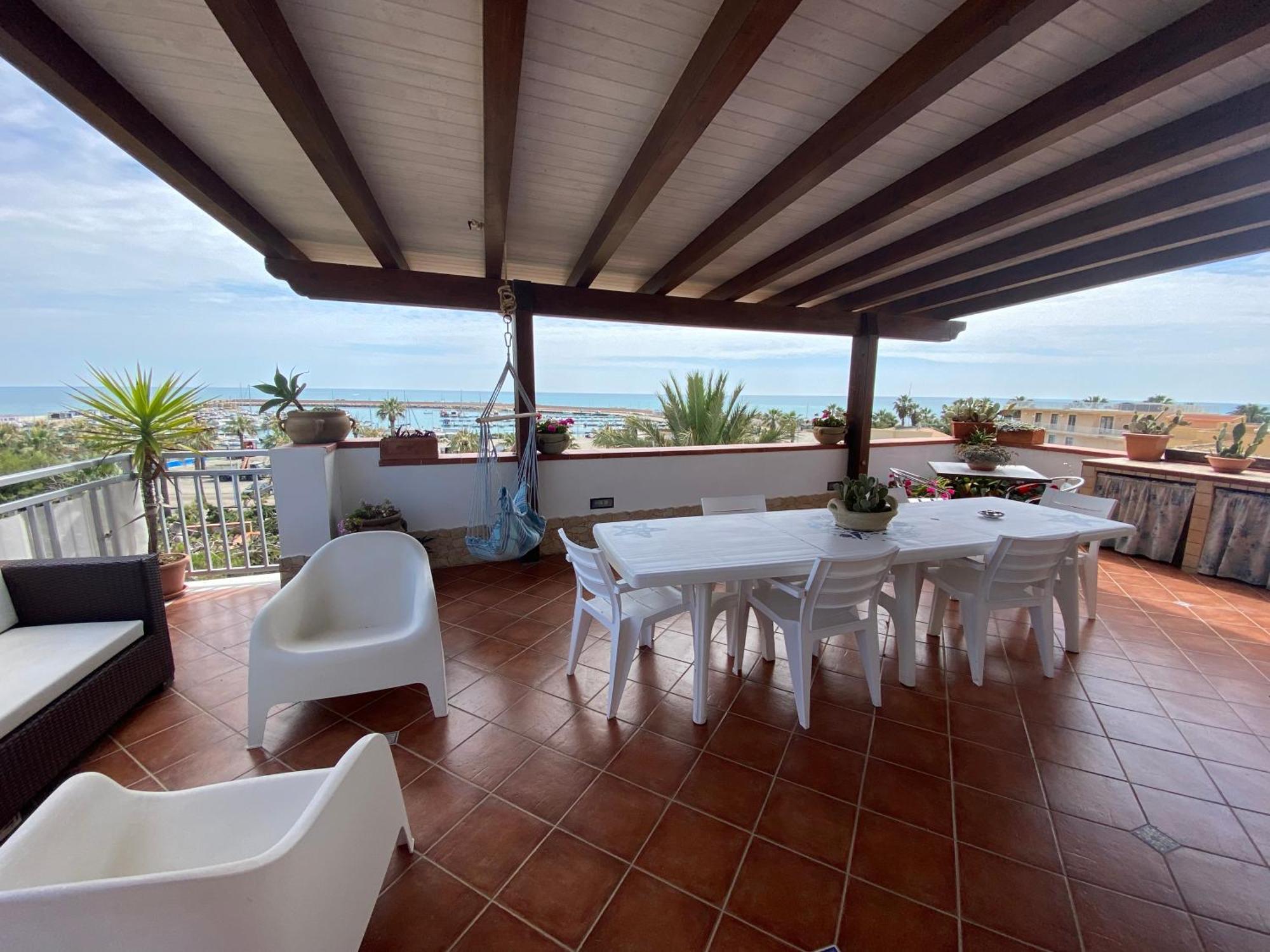 La Terrazza Di Pollon Villa San Leone Exterior photo